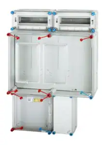 Képernyőn kívüli felvétel az elektromos szerelőszekrényen, előkészítve beüzemelésre.